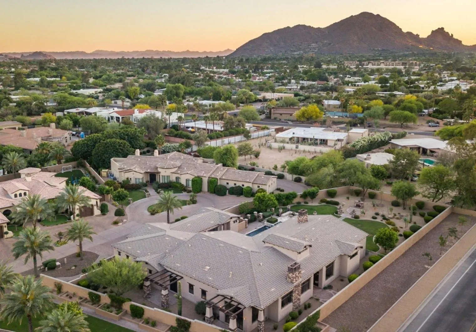 Private Pool & Hot Tub, Retreat - Large Luxury Smart Home Scottsdale 0*,