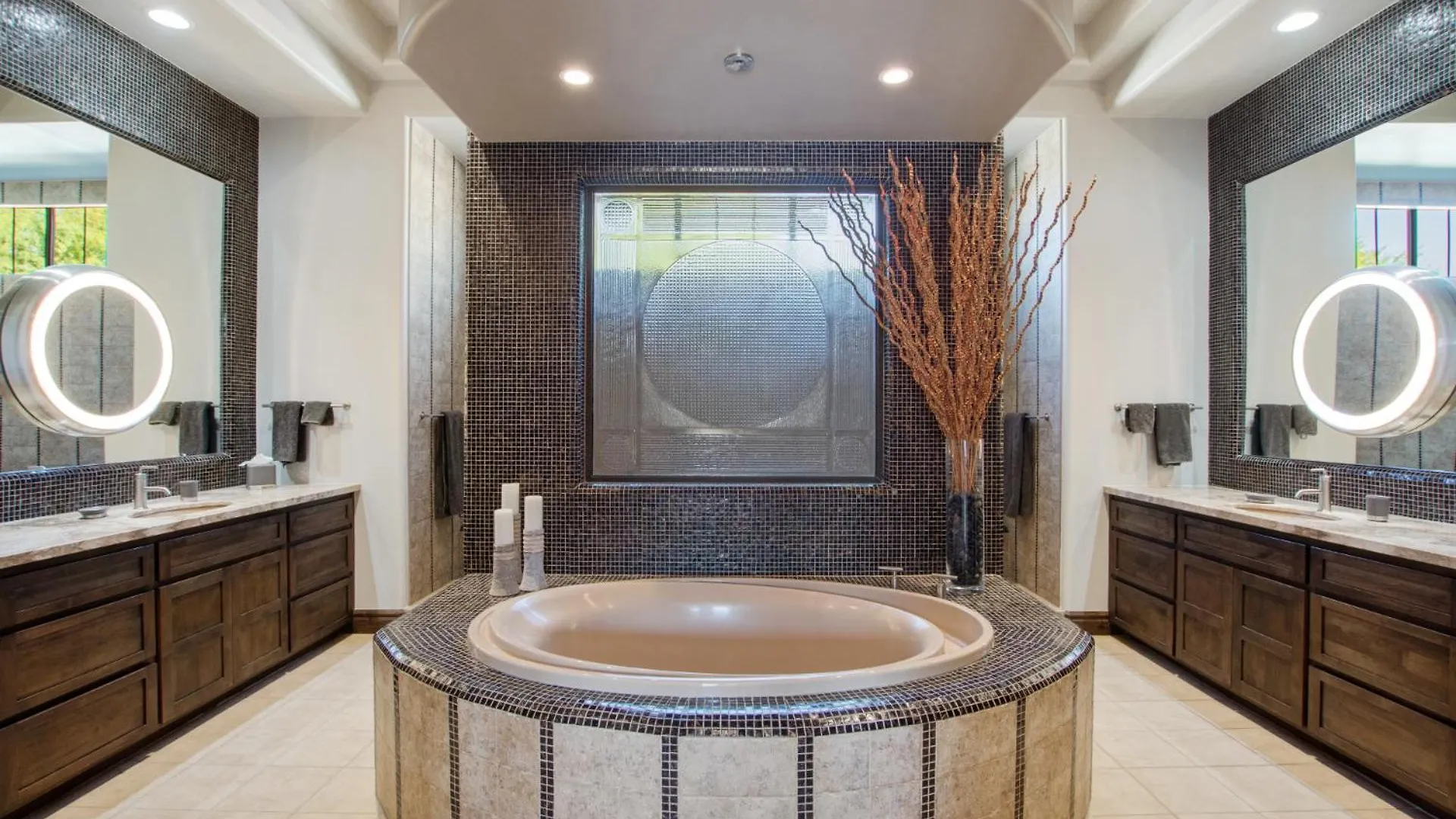Private Pool & Hot Tub, Retreat - Large Luxury Smart Home Scottsdale